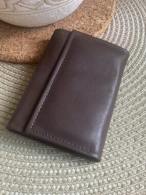 Amity Vintage Brown Leather Trifold key wallet New and Unused Condition